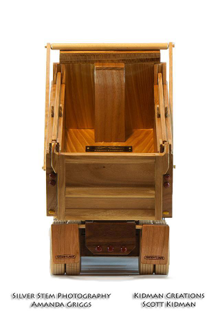 Illustration for article titled I Could Spend All Day Examining This Beautifully Detailed Wooden Truck